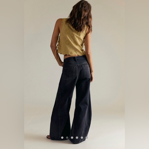 FREE PEOPLE WE THE FREE EDEN HIGH SLOUCHY FLARE JEANS IN BLACK SIZE 28 SHORT - Picture 2 of 16